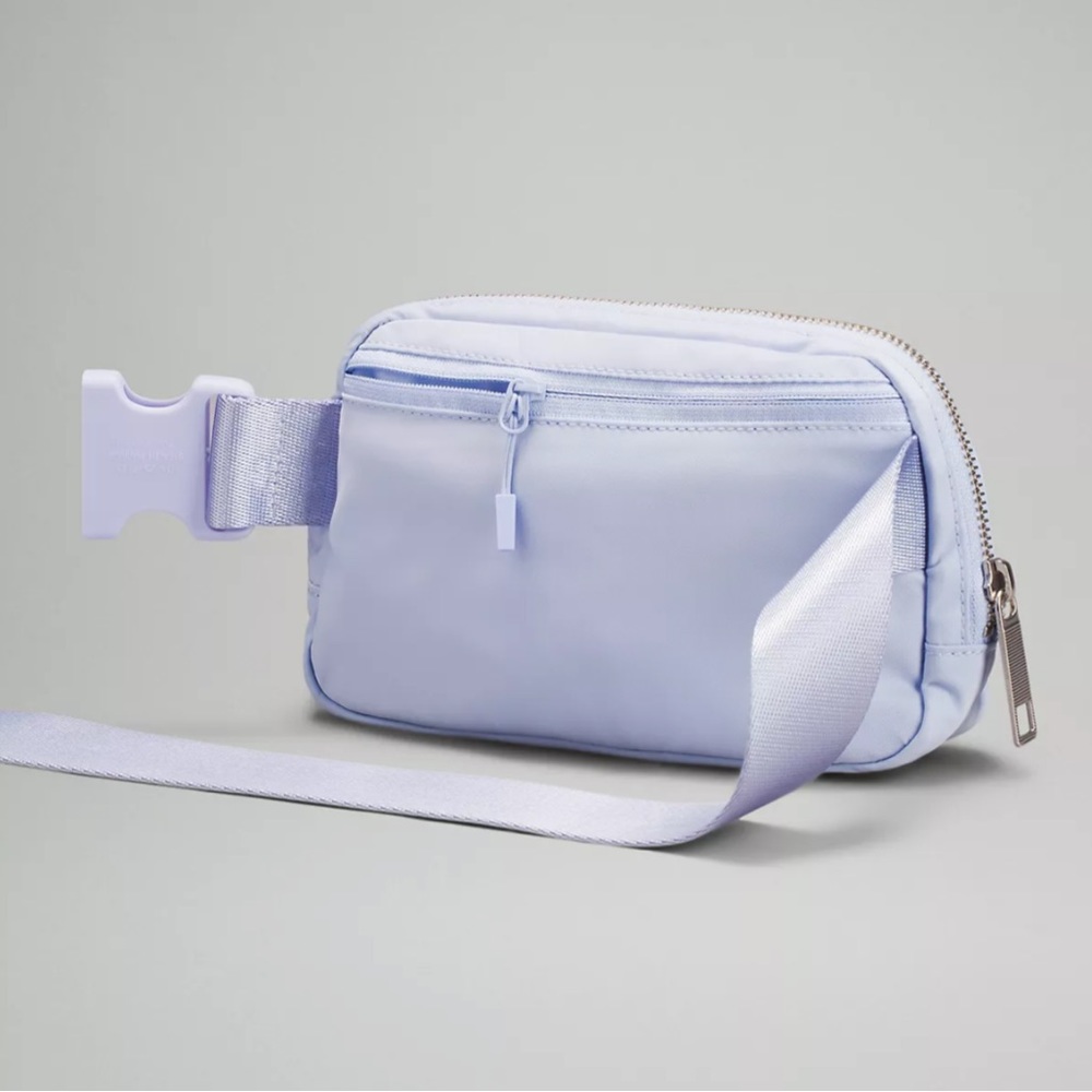 lululemon everywhere belt bag 🤍 - Picture 5 of 6